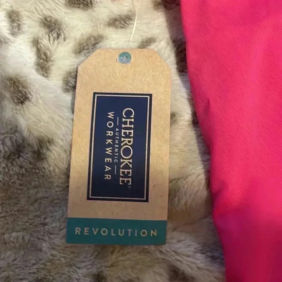 NWT Cherokee Workwear Scrub Top - Picture 5 of 5